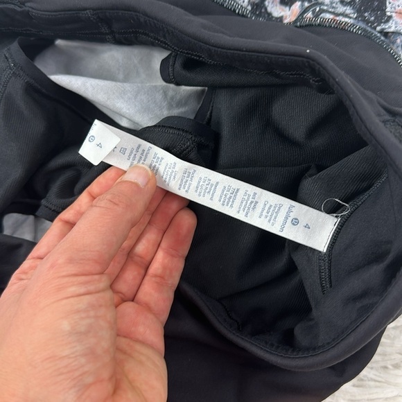 Lululemon Run Times Short II 4" Spring Bloom Multi / Black - Picture 6 of 6